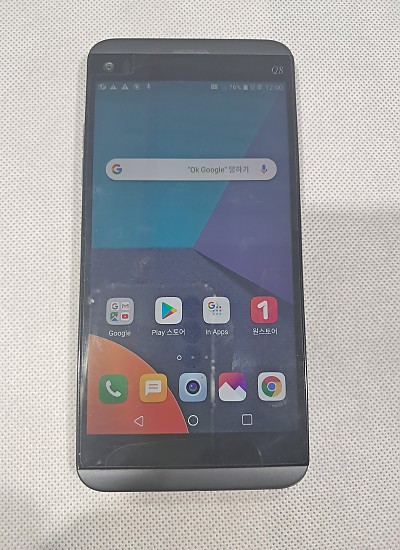 LG Q8